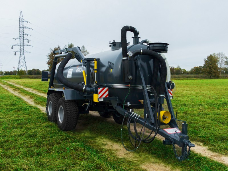 Машина для внесения жидких органических удобрений МВЖУ-11