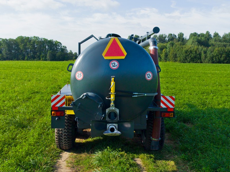 Машина для внесения жидких органических удобрений МВЖУ-12