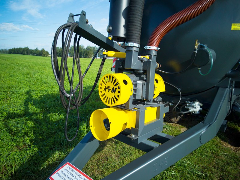 Машина для внесения жидких органических удобрений МВЖУ-12