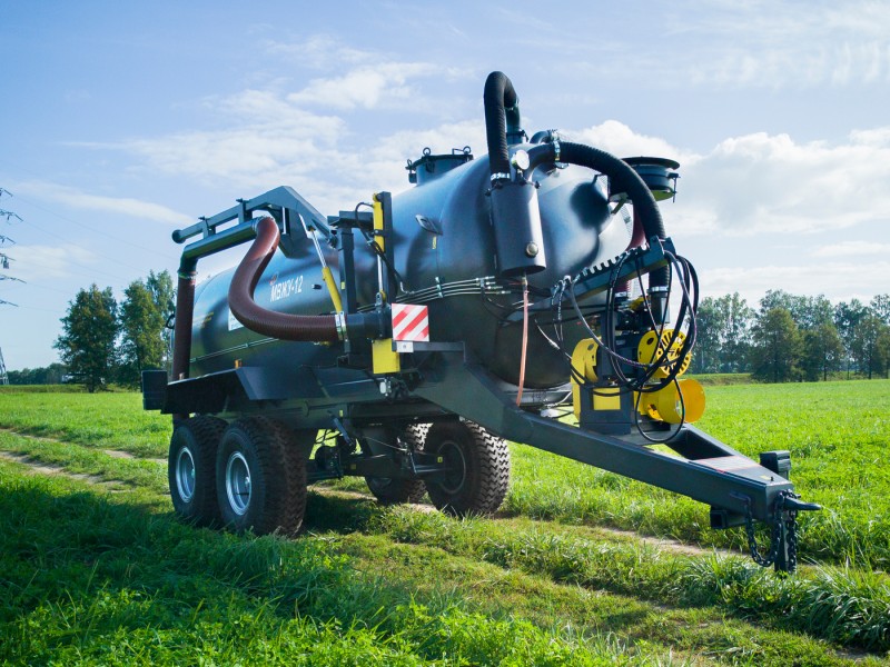 Машина для внесения жидких органических удобрений МВЖУ-12