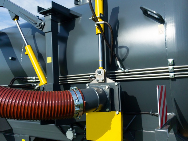 Машина для внесения жидких органических удобрений МВЖУ-12