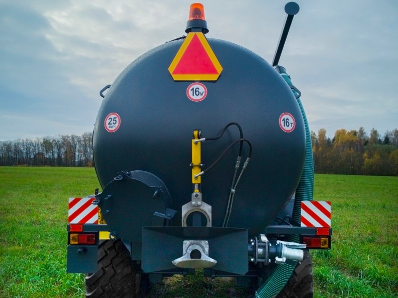 Машина для внесения жидких органических удобрений МВЖУ-16