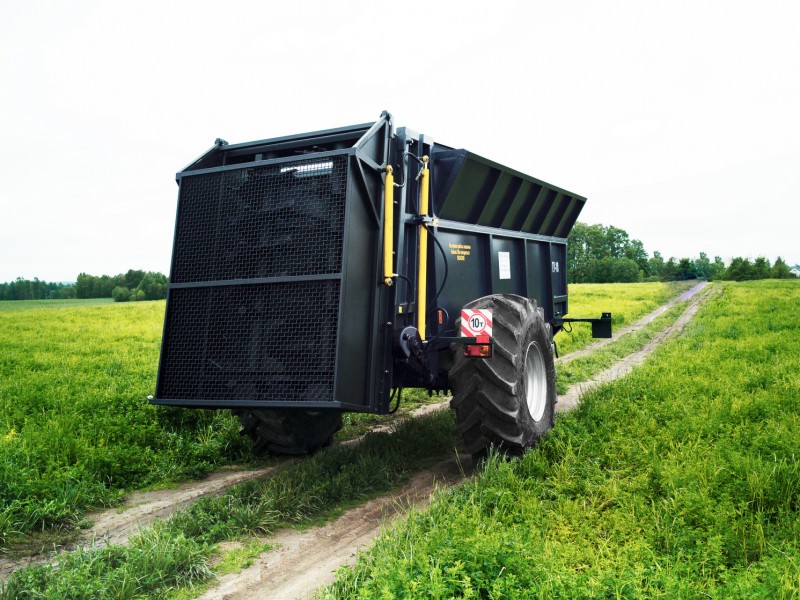 Машина для внесения твердых органических удобрений МТУ-10