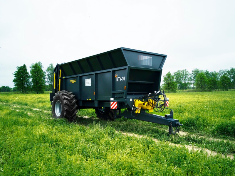 Машина для внесения твердых органических удобрений МТУ-10