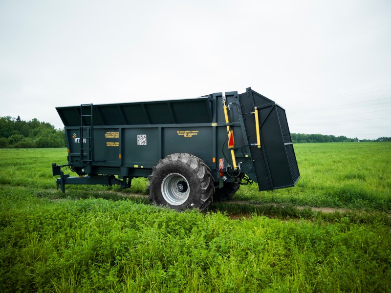 Машина для внесения твердых органических удобрений МТУ-10