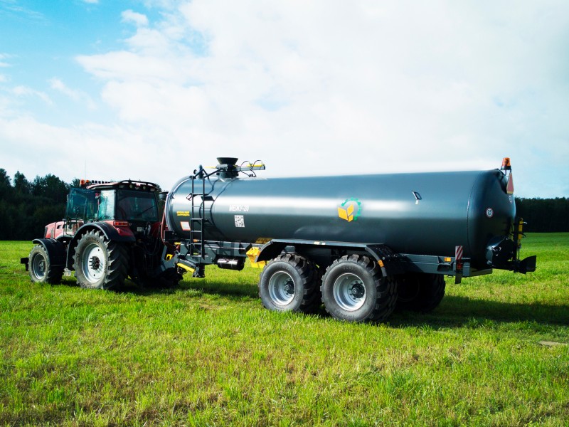 Машина для внесения жидких органических удобрений МВЖУ-20