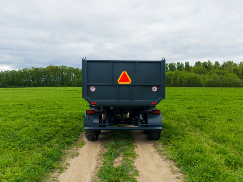 Полуприцеп тракторный самосвальный ПТС-9У